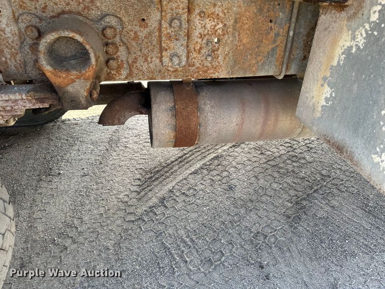 image for item EB2901 2001 Ford F750 forestry bucket truck