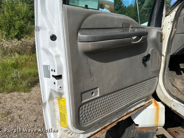image for item EB2901 2001 Ford F750 forestry bucket truck
