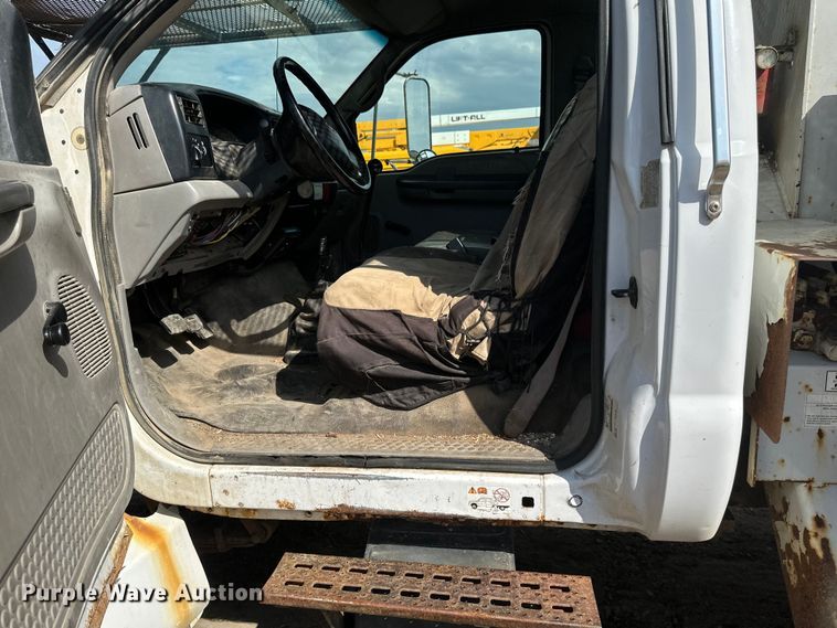 image for item EB2901 2001 Ford F750 forestry bucket truck