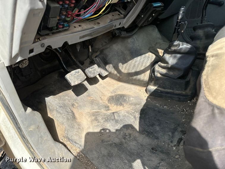 image for item EB2901 2001 Ford F750 forestry bucket truck