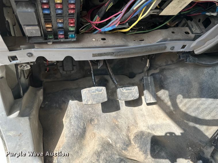 image for item EB2901 2001 Ford F750 forestry bucket truck