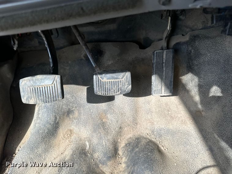 image for item EB2901 2001 Ford F750 forestry bucket truck