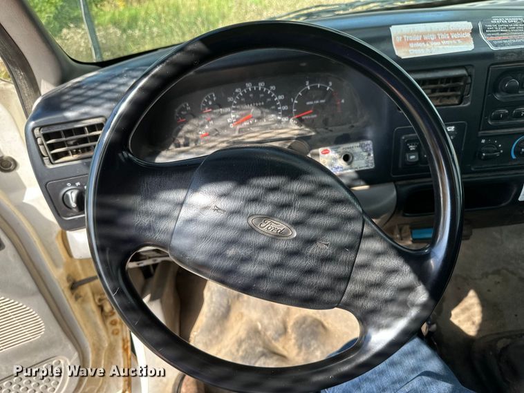 image for item EB2901 2001 Ford F750 forestry bucket truck