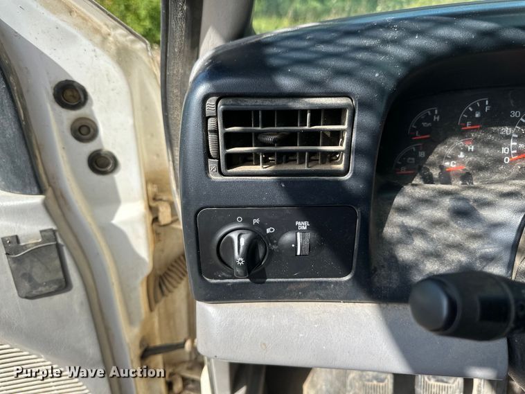 image for item EB2901 2001 Ford F750 forestry bucket truck