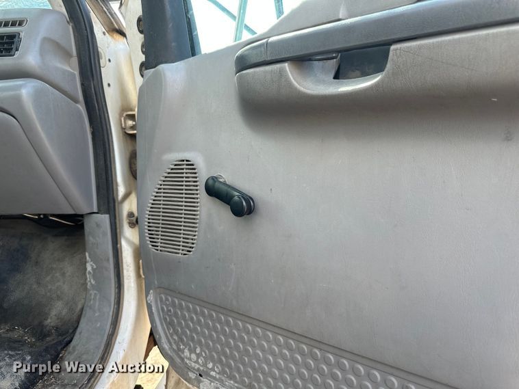 image for item EB2901 2001 Ford F750 forestry bucket truck