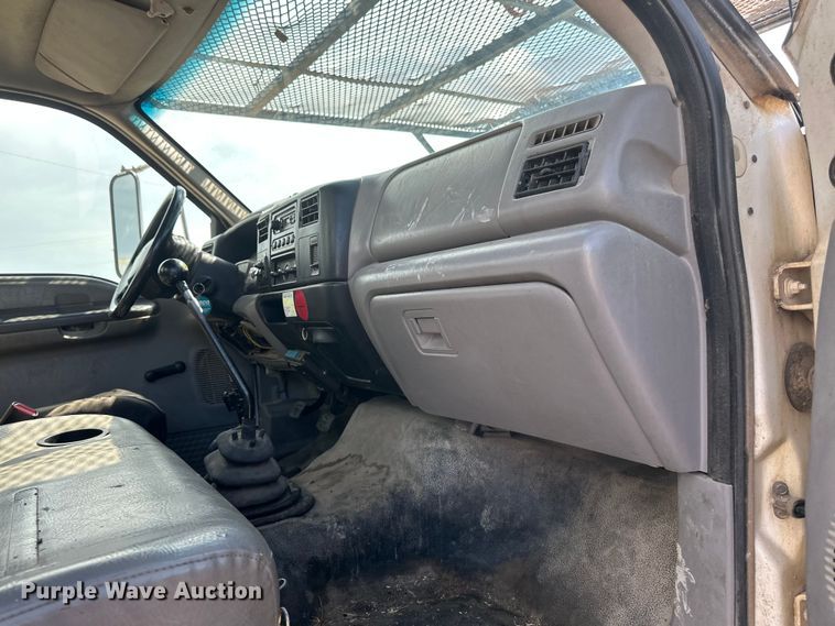 image for item EB2901 2001 Ford F750 forestry bucket truck