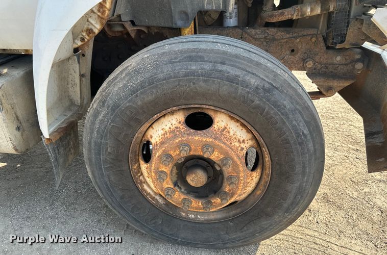 image for item EB2901 2001 Ford F750 forestry bucket truck