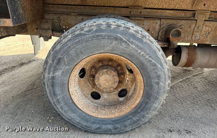 image for item EB2901 2001 Ford F750 forestry bucket truck