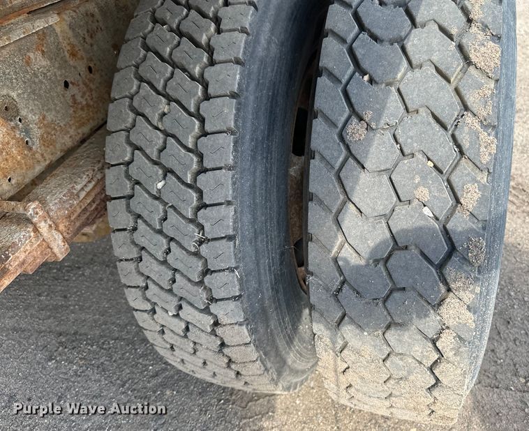 image for item EB2901 2001 Ford F750 forestry bucket truck