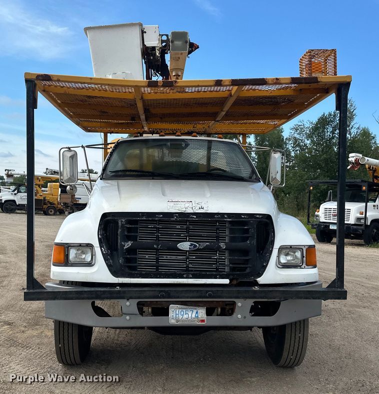 image for item EB2902 2000 Ford F650 forestry bucket truck