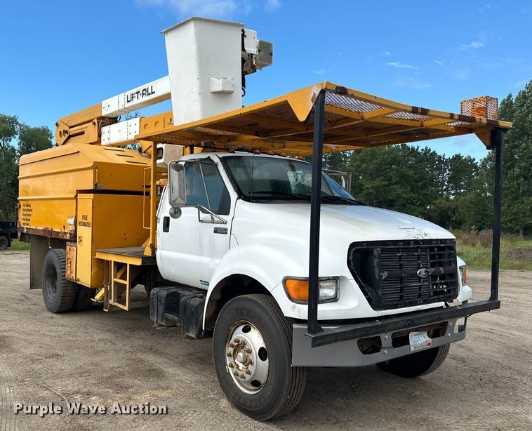 image for item EB2902 2000 Ford F650 forestry bucket truck