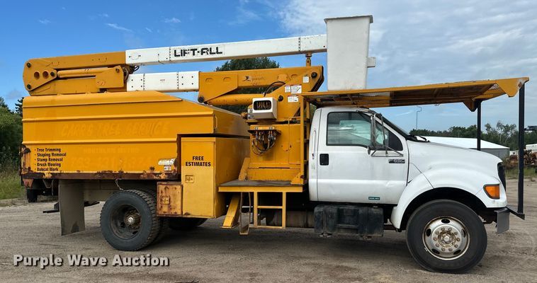 image for item EB2902 2000 Ford F650 forestry bucket truck