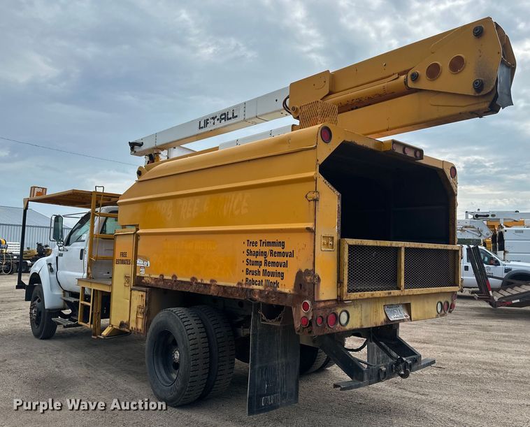 image for item EB2902 2000 Ford F650 forestry bucket truck