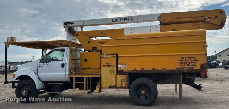 image for item EB2902 2000 Ford F650 forestry bucket truck