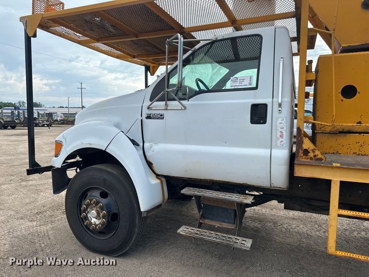image for item EB2902 2000 Ford F650 forestry bucket truck