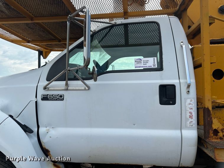 image for item EB2902 2000 Ford F650 forestry bucket truck