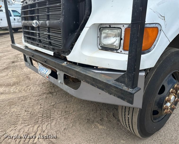 image for item EB2902 2000 Ford F650 forestry bucket truck