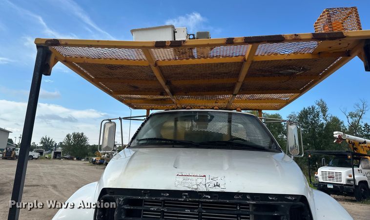 image for item EB2902 2000 Ford F650 forestry bucket truck