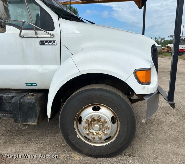 image for item EB2902 2000 Ford F650 forestry bucket truck