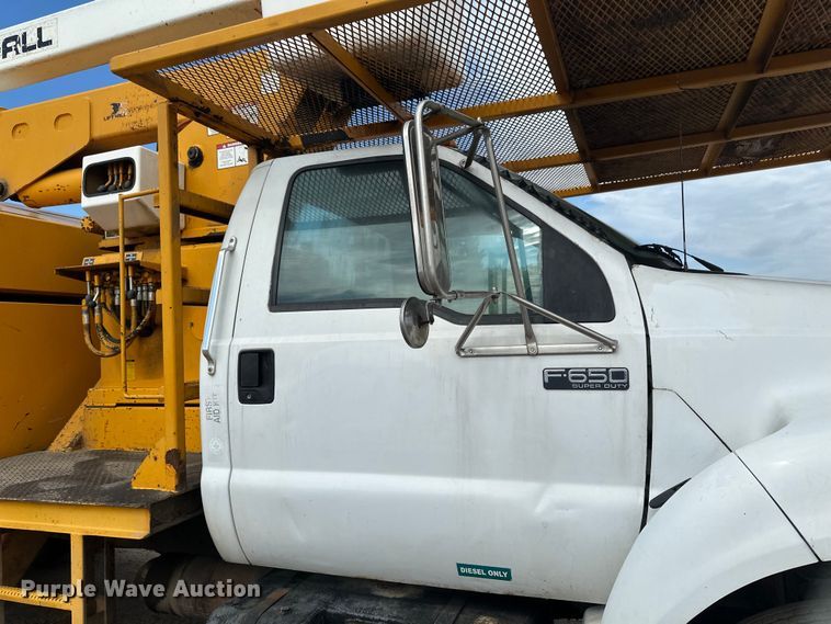 image for item EB2902 2000 Ford F650 forestry bucket truck