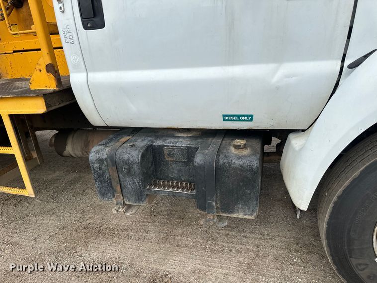 image for item EB2902 2000 Ford F650 forestry bucket truck