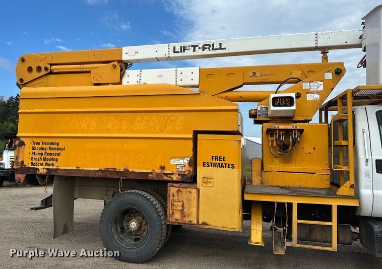 image for item EB2902 2000 Ford F650 forestry bucket truck