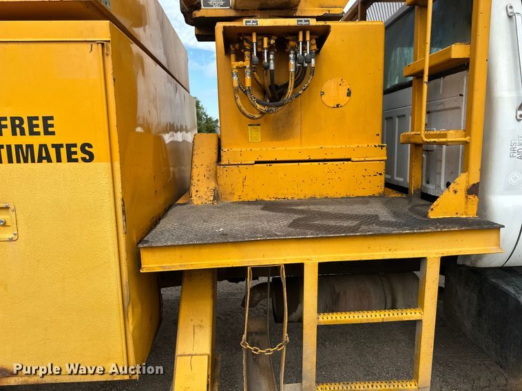 image for item EB2902 2000 Ford F650 forestry bucket truck