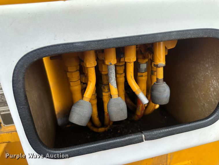 image for item EB2902 2000 Ford F650 forestry bucket truck