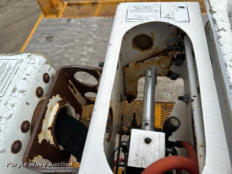 image for item EB2902 2000 Ford F650 forestry bucket truck