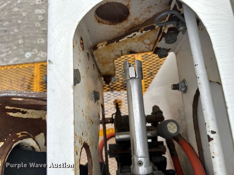 image for item EB2902 2000 Ford F650 forestry bucket truck