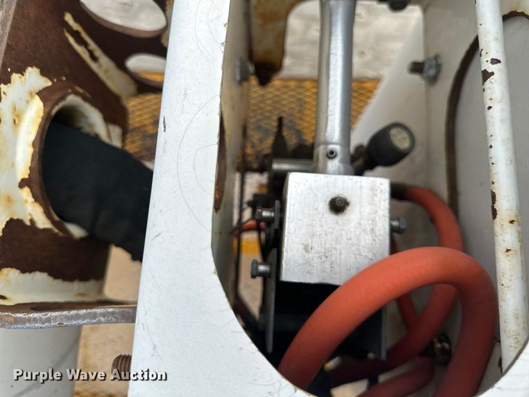 image for item EB2902 2000 Ford F650 forestry bucket truck