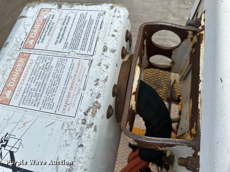 image for item EB2902 2000 Ford F650 forestry bucket truck