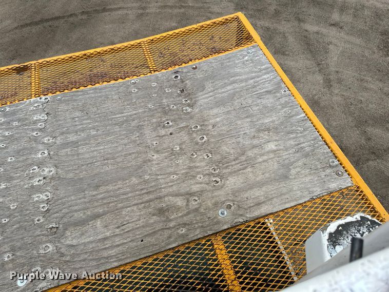 image for item EB2902 2000 Ford F650 forestry bucket truck