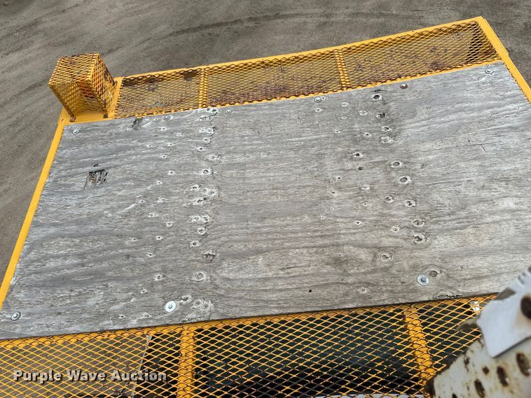 image for item EB2902 2000 Ford F650 forestry bucket truck