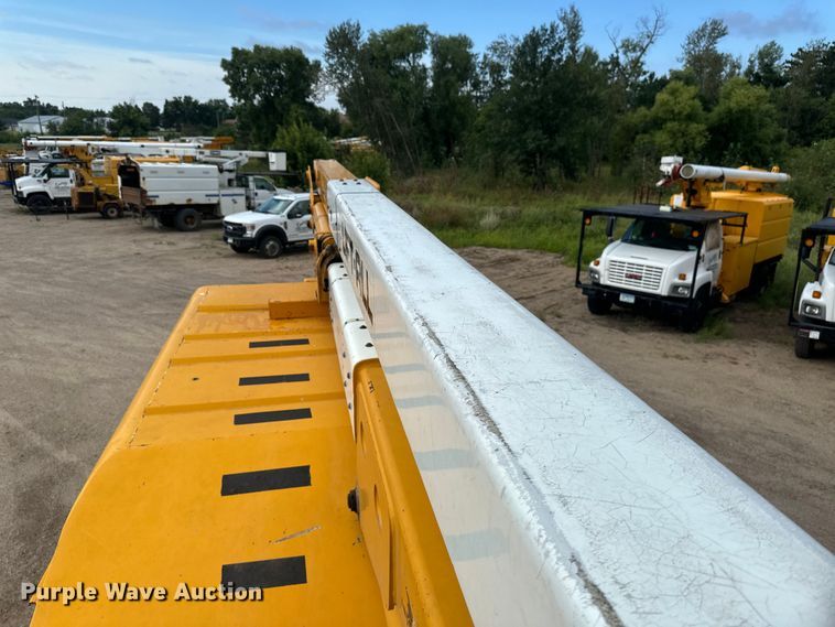 image for item EB2902 2000 Ford F650 forestry bucket truck