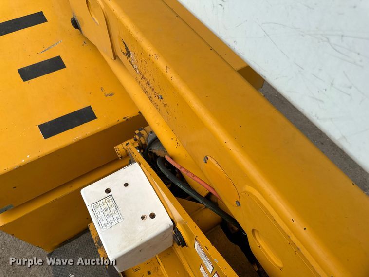 image for item EB2902 2000 Ford F650 forestry bucket truck