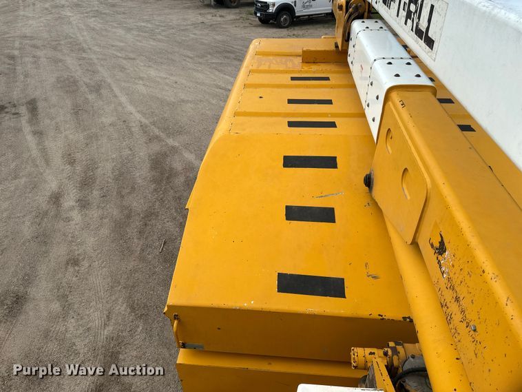 image for item EB2902 2000 Ford F650 forestry bucket truck