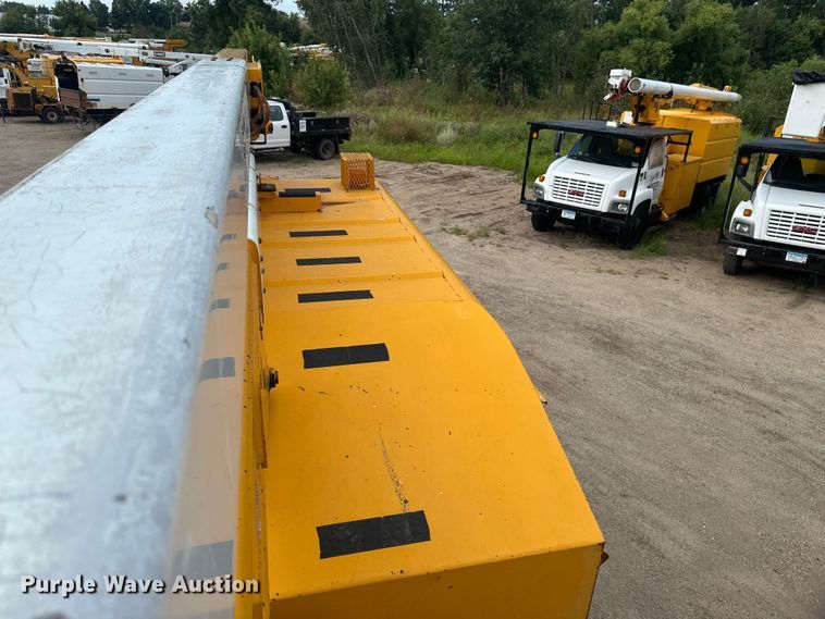 image for item EB2902 2000 Ford F650 forestry bucket truck