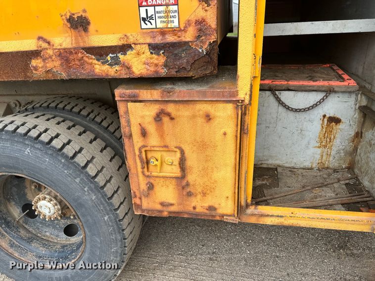 image for item EB2902 2000 Ford F650 forestry bucket truck