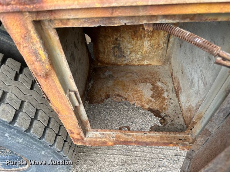 image for item EB2902 2000 Ford F650 forestry bucket truck