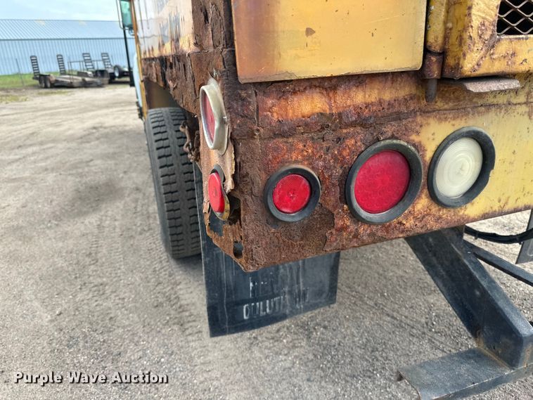 image for item EB2902 2000 Ford F650 forestry bucket truck