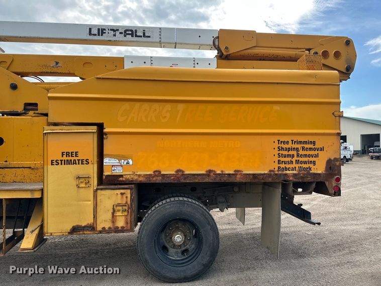 image for item EB2902 2000 Ford F650 forestry bucket truck