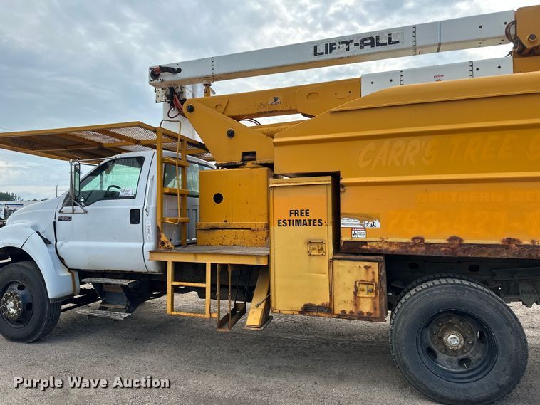 image for item EB2902 2000 Ford F650 forestry bucket truck