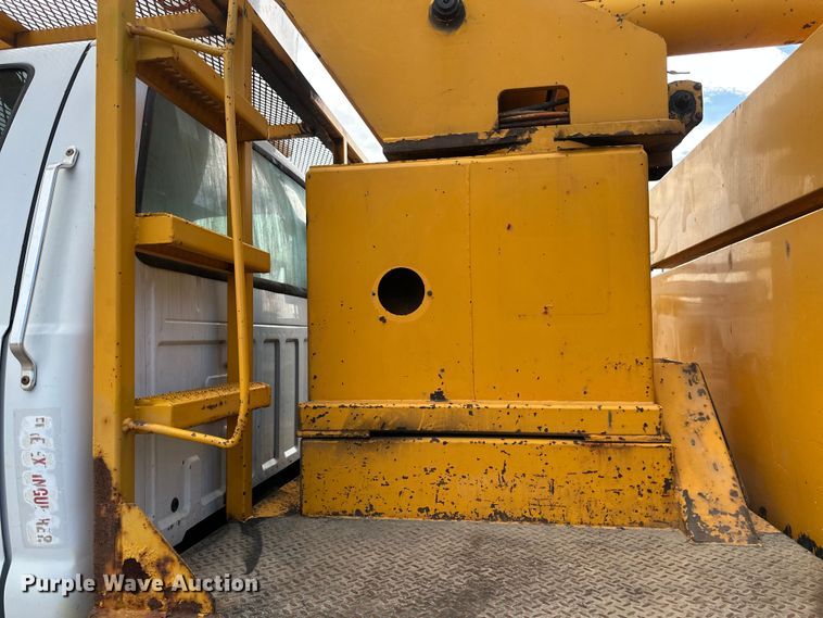 image for item EB2902 2000 Ford F650 forestry bucket truck