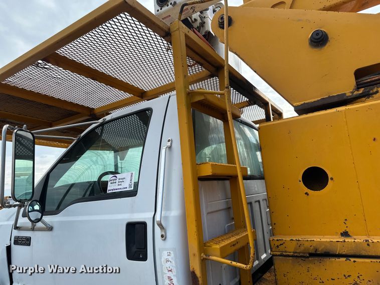 image for item EB2902 2000 Ford F650 forestry bucket truck