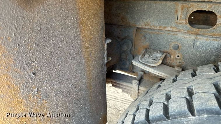 image for item EB2902 2000 Ford F650 forestry bucket truck