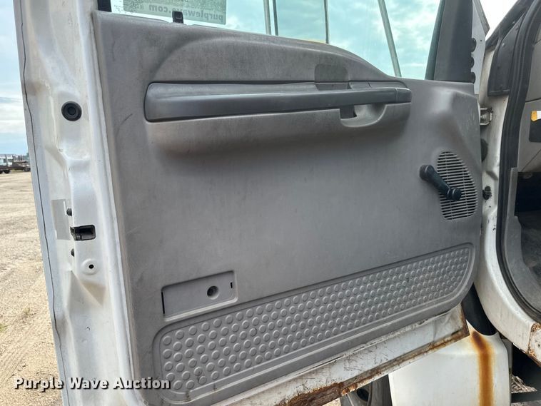 image for item EB2902 2000 Ford F650 forestry bucket truck