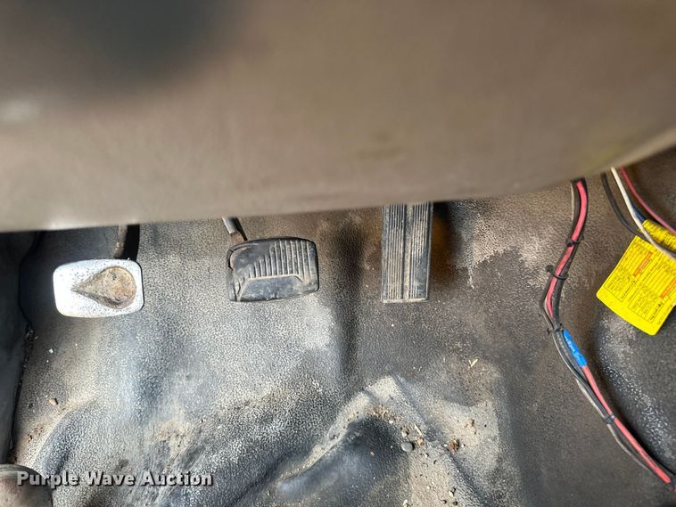 image for item EB2902 2000 Ford F650 forestry bucket truck