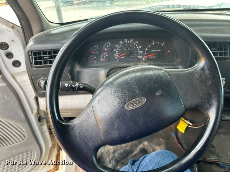 image for item EB2902 2000 Ford F650 forestry bucket truck