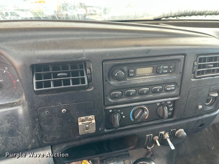 image for item EB2902 2000 Ford F650 forestry bucket truck